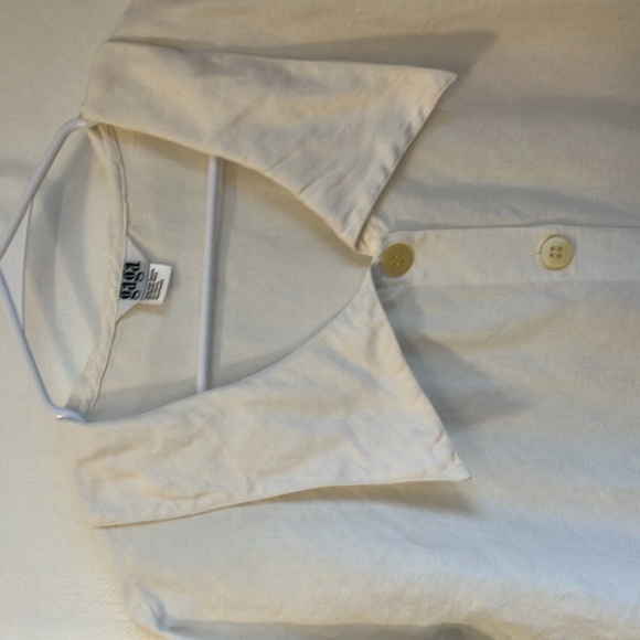 Gaga, off-white, linen, short-sleeved women’s blouse with side slits. - Picture 3 of 6